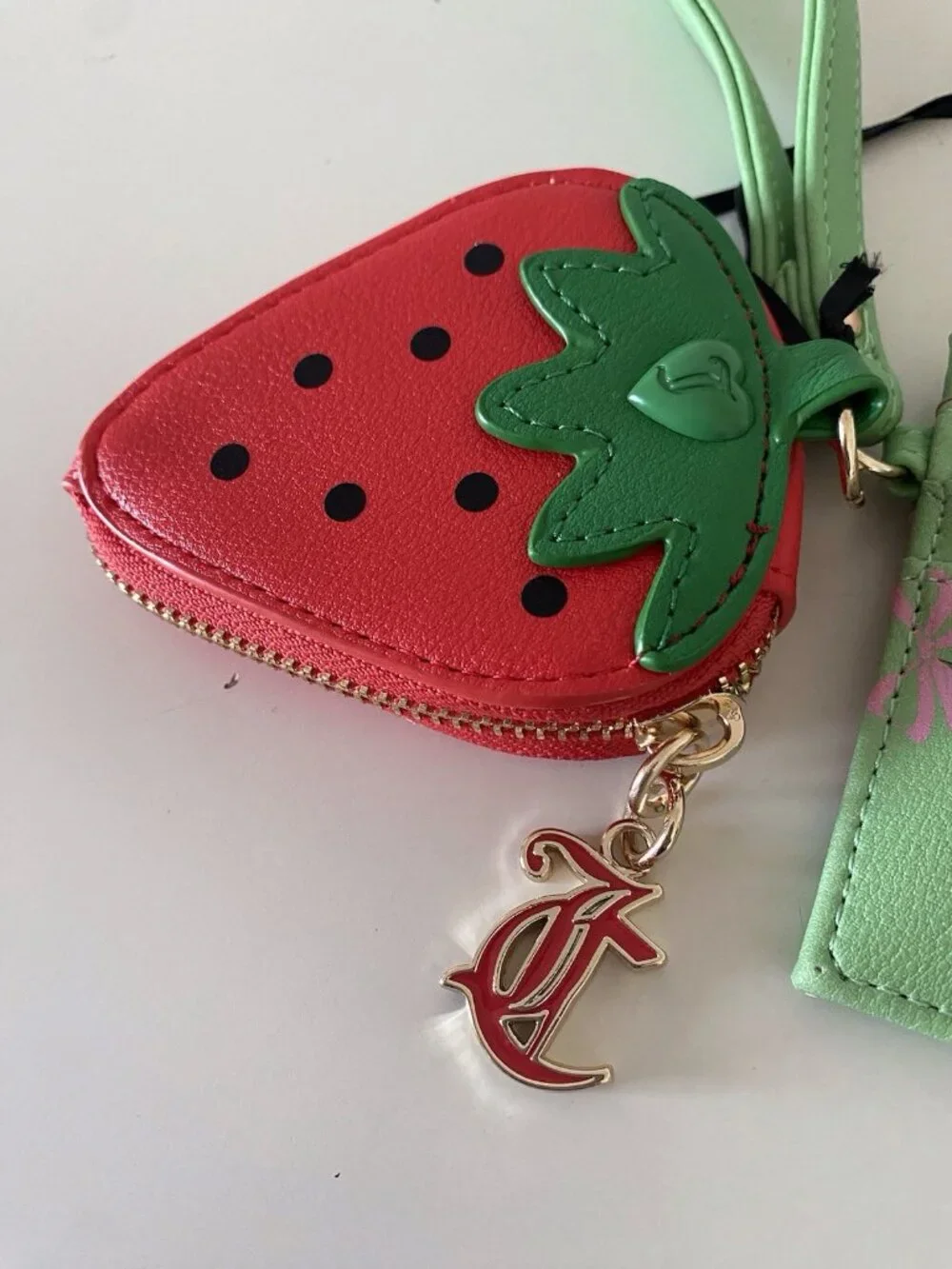 Juicy Couture‎ Sweet Strawberry Zip Card Case Wristlet Retro Green W/Coin Purse